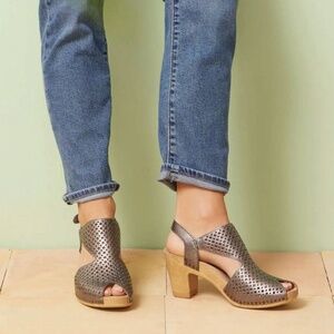 NWT DANSKO TEAGAN HEELED SANDAL Sz 40 (US 9-9,5) Gunmetal Metallic